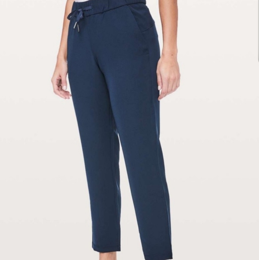 NWOT Lululemon On the Fly Jogger in Woven True Navy